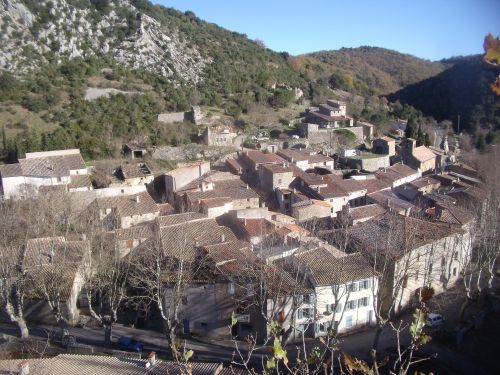 Vue originale du village de Termes